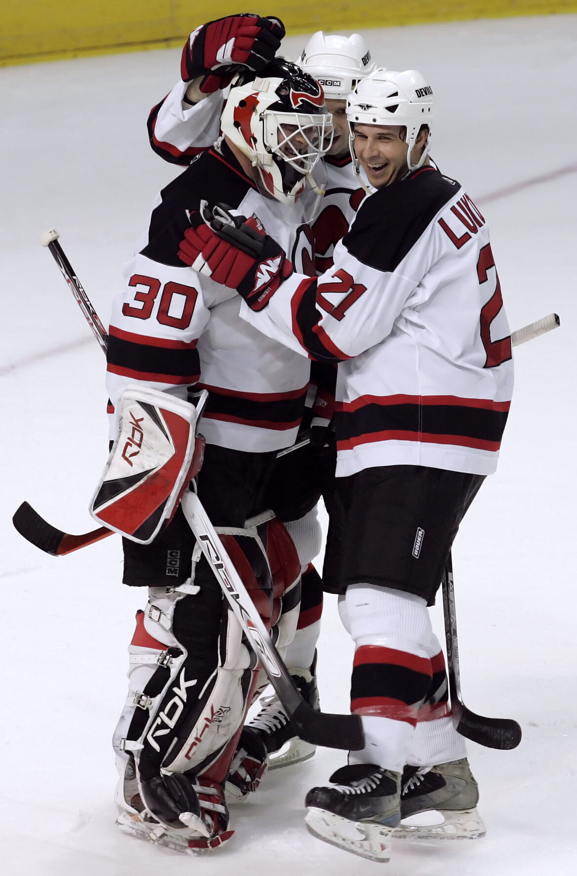 2007: Martin Brodeur extends his NHL record for consecutive 30-win seasons to 11